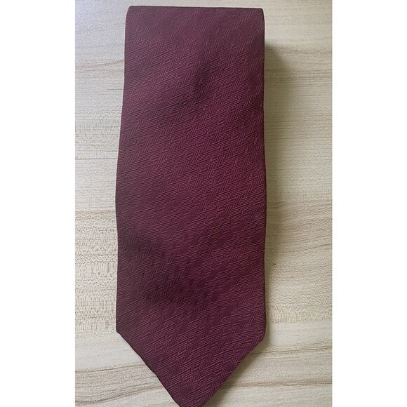 Boston Trader's Mens Formal Neck Tie Maroon 100% Silk Made In The US - Picture 2 of 4